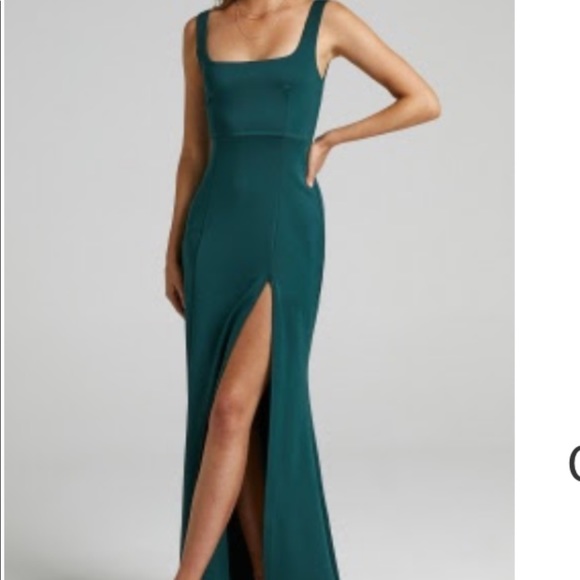 Showpo. RAQUELLE SQUARE NECK THIGH SPLIT MAXI DRESS IN EMERALD - Picture 1 of 3